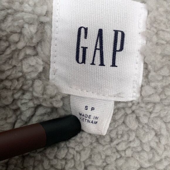 GAP Sherpa Sweater - Picture 5 of 9